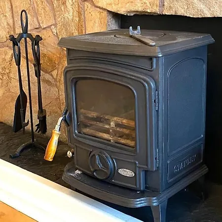 Large Comfortable With Hot Tub Glin