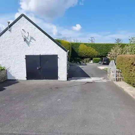 Large Comfortable With Hot Tub Glin